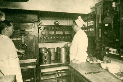 伦敦和东北铁路的电气火车厨房，1930年。 作者 不明