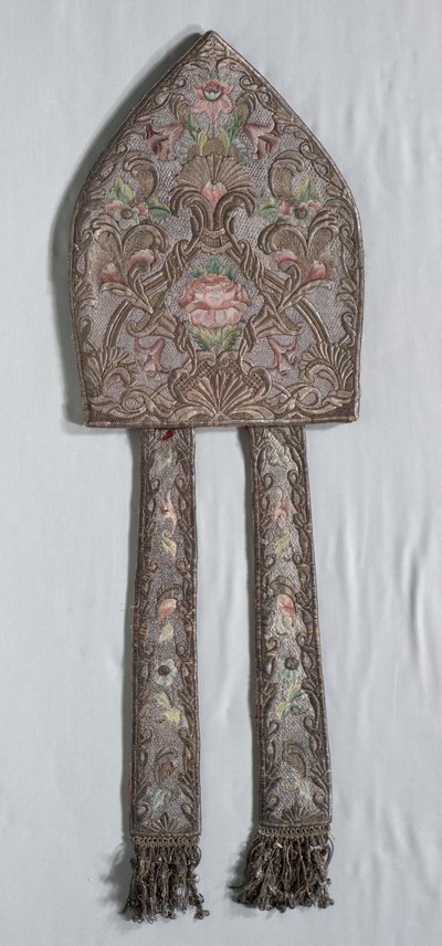 绣花斜接器，1700年代。 作者 不明