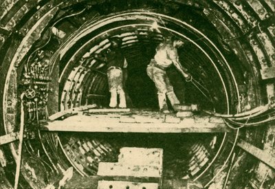 扩大城市和南伦敦铁路上的隧道，降低新旧直径，1930年。 作者 不明