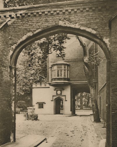 查特豪斯的入口庭院和门户，建于1935年。 作者 不明