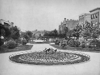 朝北的Eutaw Place，马里兰州巴尔的摩市，建于1897年。 作者 不明