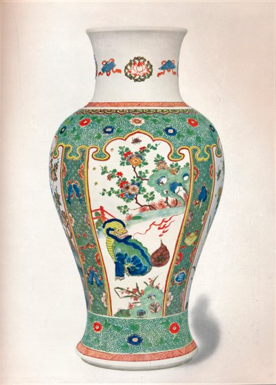 Famille Verte花瓶，有四个竖立的面板，上面涂有岩石和开花植物，还有两个怪物， 作者 不明