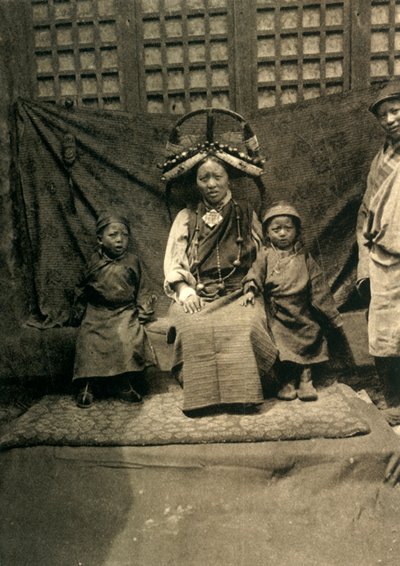 定日勒州长的家族，c1918-c1939。 作者 不明