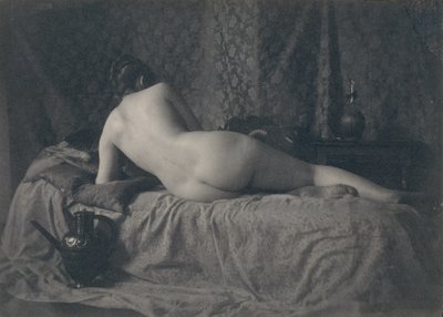 [从背面看女性裸体]，1870年代。 作者 Unbekannt