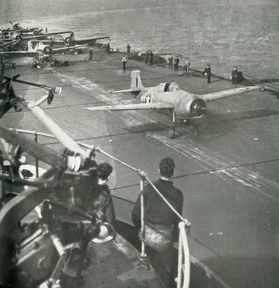 第二次世界大战，c1943年，一艘航空母舰上的战斗机。 作者 不明