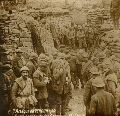 1916年法国北部凡尔登袭击，圣瓦斯特采石场急救站 作者 不明