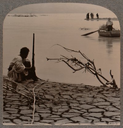 死海渔民：在岸上显示裂缝，c1900 作者 不明
