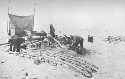 使手摇滑板适合跑步者。 1895年7月，1897年 作者 不明