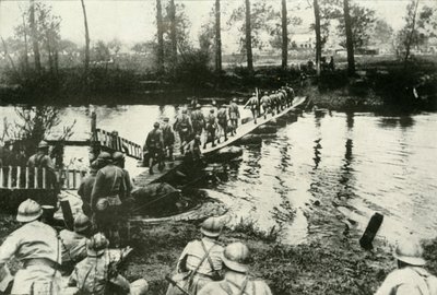 法国部队渡河，1919年。 作者 不明