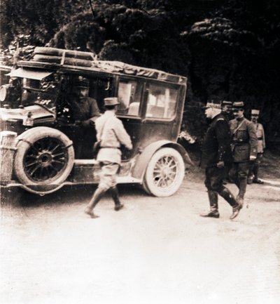 法国军官和车辆，c1914-c1918。 作者 不明