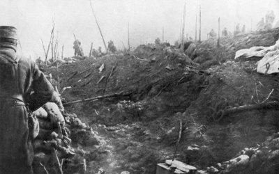 法国军队为1915年8月在法国凡尔登附近的德国反攻Eparges岭做准备 作者 不明