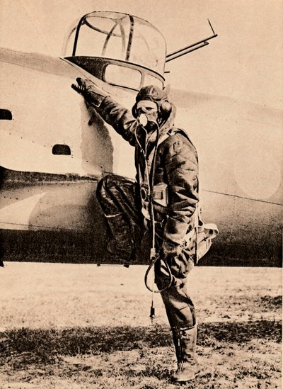 装备齐全，可用于空中战斗，氧气，无线电，电加热的衣服和降落伞，1940年 作者 不明