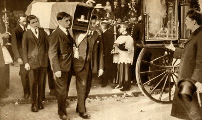 1920年10月31日，爱尔兰科克，特伦斯·麦克斯威尼葬礼，1933年。 作者 不明