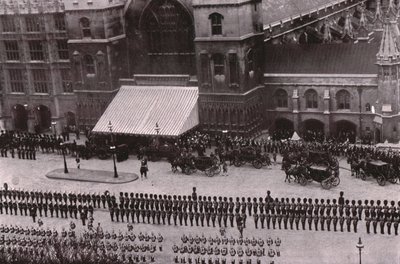 1910年5月20日在伦敦举行的爱德华七世国王葬礼游行。 作者 不明