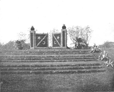 盖茨·亚哈尔（Gates Ajar），华盛顿公园，美国伊利诺伊州芝加哥，摄于1900年。 作者 不明