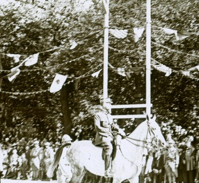 亨利·古罗德（Henri Gouraud）将军参加胜利大游行，c1918年。 作者 不明