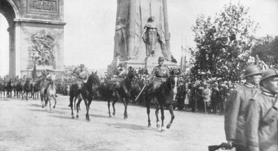 蒙托里将军和意大利军队在胜利大游行期间，法国巴黎，1919年7月14日 作者 Unbekannt