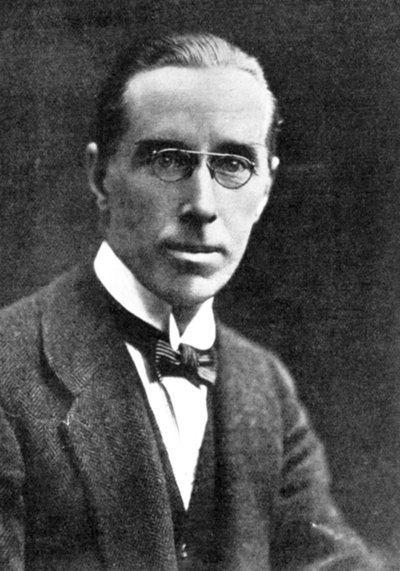 George Warwick Deeping 1877-1950，英国小说家和短篇小说作家，二十世纪初 作者 不明