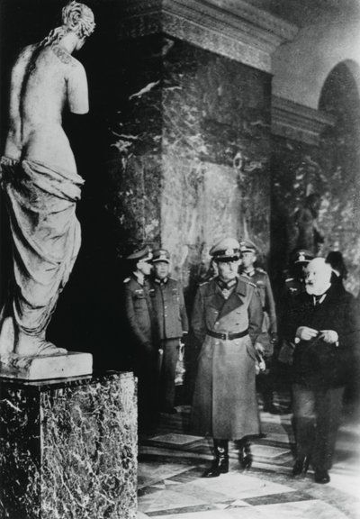 1940年10月，德国陆军元帅冯·朗德斯泰特（Lodre）前往卢浮宫，占领巴黎 作者 不明