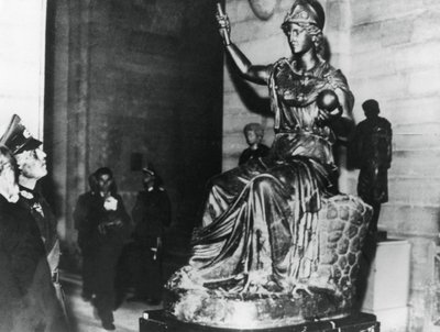 1940年10月，德国陆军元帅冯·朗德斯泰特（Lodre）参观卢浮宫，占领巴黎 作者 不明