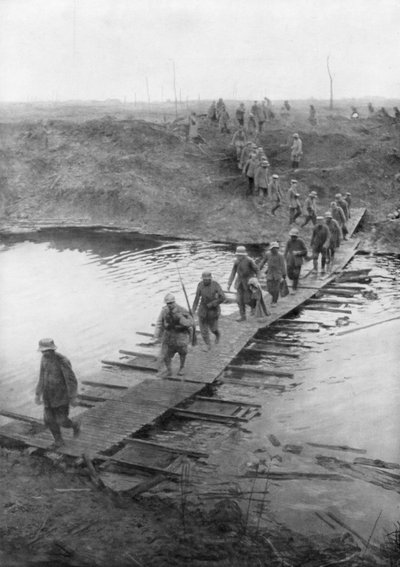 1917年7月31日，比利时Yser运河的鸭板跑道上的德国囚犯 作者 不明