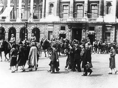 1940年6月，德国军队在被占领的巴黎 作者 不明