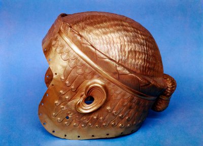 美索不达米亚的金盔，公元前2500年 作者 不明