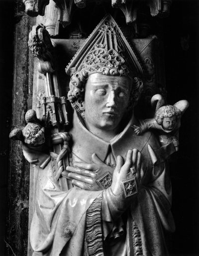 哥特式艺术。Eveque Hugues de Chatillon（卒于1352年），大理石雕塑，归属于Rieux大师（约1330-1350年活跃），头部和他的手的细节。圣贝特朗-德-康明斯（Haute Garonne）圣母大教堂（Cathedrale Notre Dame）。 作者 不明