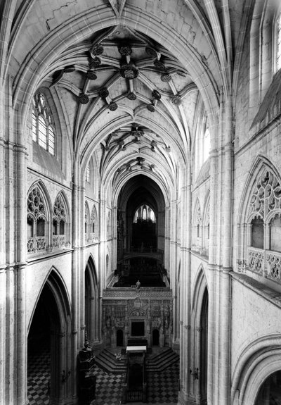 Gothic architecture: view of the nave from the triforium. 1321-1504 Cathedrale de Saint Antolin, Palencia, Spain 作者 不明