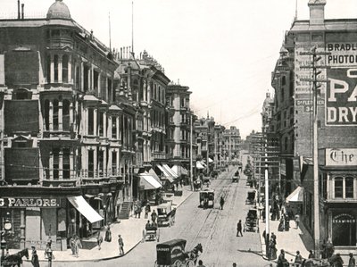 格兰特大道（Grant Avenue）从美国旧金山市场街向北看，1895年。 作者 不明