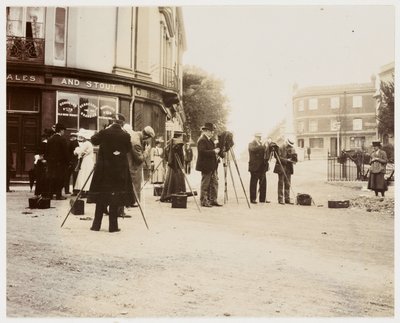 "Group of photographers taking photographs in the street" 作者 不明