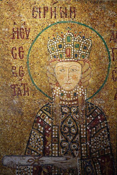 Hagia Sophia mosaic : Empress Irene holding a scroll Istanbul Turquie 作者 不明
