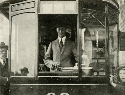 Ma下在格拉斯哥的街道上驾驶电车...，1924年，1937年。 作者 不明
