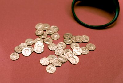 在英国发现积的罗马金币 作者 不明