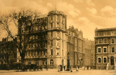 皇后广场同种疗法医院，建于1910年。 作者 不明