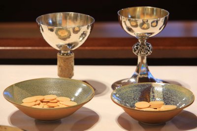 Hosts and chalices, Bussy-Saint-Georges, France 作者 不明