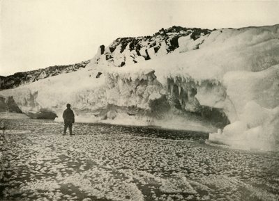 大约在1909年的冬天初，在新形成的海冰上结冰。 作者 不明