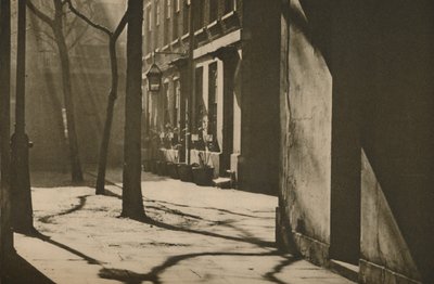 在衣橱中，建于皇家博物馆遗址上，约建于1935年。 作者 不明