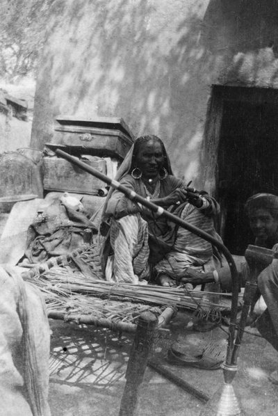 最低种姓的印度妇女，豪舍拉，1917年 作者 不明