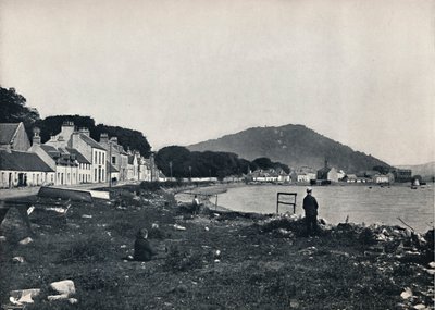 因弗雷里（Inveraray）-杜尼奎克（Duniquoich）镇和山，1895年 作者 不明