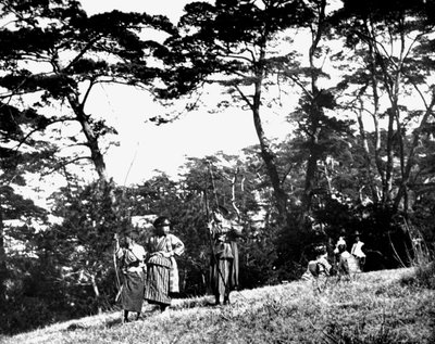 1900年，日本儿童和弓箭嬉戏玩耍 作者 不明