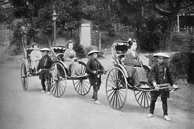 苦力抽拉的人力车中的日本女士，1902年 作者 不明