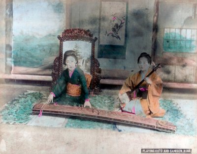 日语音乐：演奏神户和三味线的女性，日本神户 作者 不明