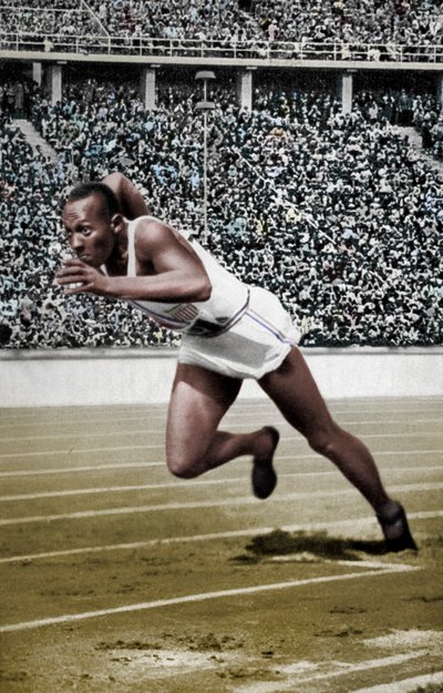 杰西·欧文斯（Jesse Owens）在1936年柏林奥运会的200米起点 作者 不明