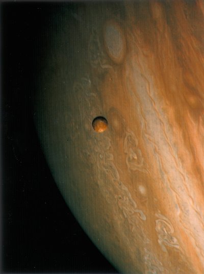 木星和艾欧（Io），1979年的卫星之一 作者 不明