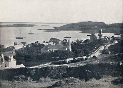Killybegs-俯瞰村庄和海湾，1895年 作者 不明