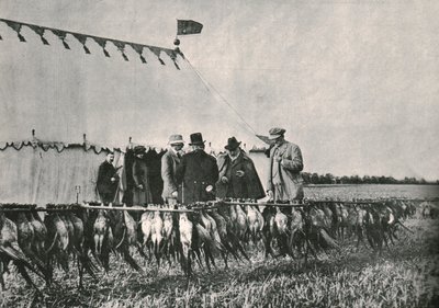 爱德华七世国王（King Edward VII）在1902年于1902年在舍伯恩庄园（Sherborne Estate）检查了皮包。 作者 不明