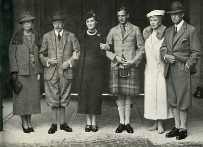 1934年，1951年在巴尔莫勒尔（Balmoral）乔治五世国王，玛丽皇后，乔治王子，玛丽娜公主... 作者 不明