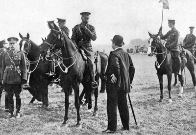 乔治五世国王在第一次世界大战Aldershot的部队检查中，1914-1918年，c1920年 作者 不明