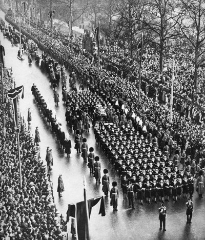 1936年1月28日，乔治五世国王的葬礼队伍经过伦敦皮卡迪利 作者 不明